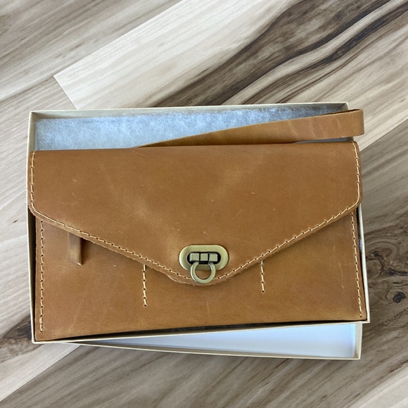 Leather wristlet wallet, saddle or mustard in color - Picture 5 of 7